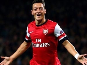 Mesut Oezil có bàn thắng đầu tiên cho Arsenal. (Nguồn: Getty Images)