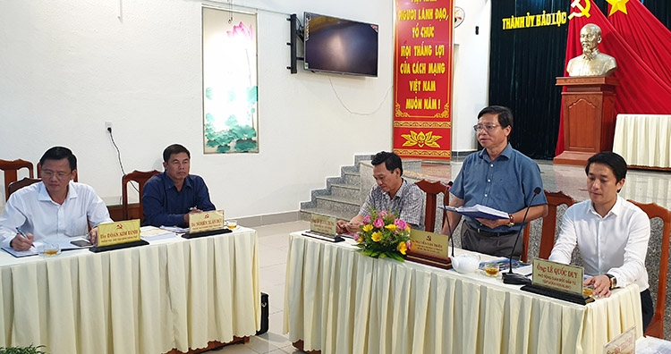 Ông Nguyễn Văn Triệu - Bí thư Thành ủy Bảo Lộc hoan nghênh Tập đoàn Novaland đến tìm hiểu đầu tư tại Bảo Lộc