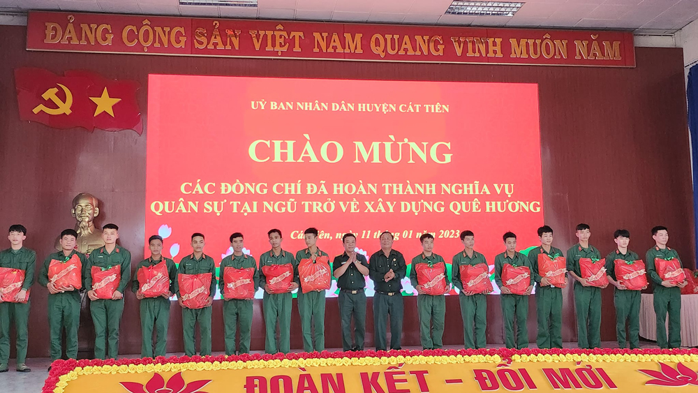 Cát Tiên: Đón 55 quân nhân hoàn thành nghĩa vụ quân sự trở về địa phương