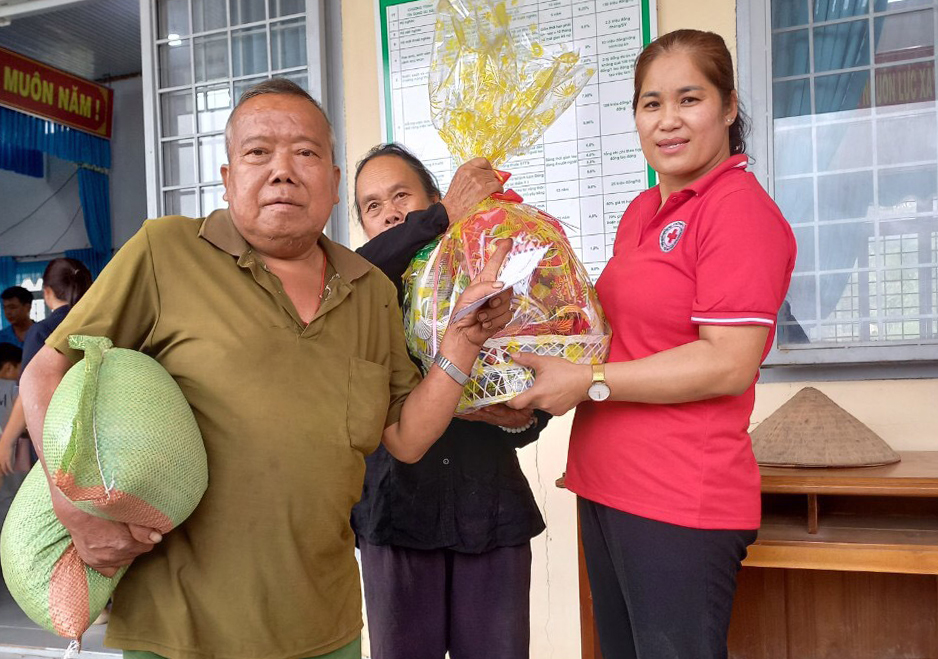 Cát Tiên: Trao tặng hơn 1.500 phần quà tết cho người có hoàn cảnh khó khăn