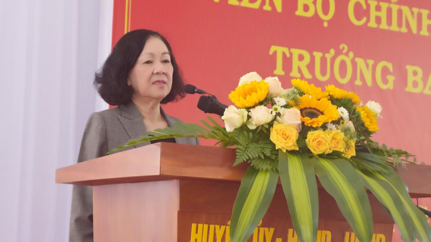 Đồng chí Trương Thị Mai - Ủy viên Bộ Chính trị, Thường trực Ban Bí thư, Trưởng Ban Tổ chức Trung ương, phát biểu tại buổi lễ trao quà