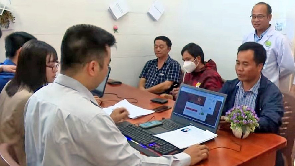 Thực hiện TTHC trực tuyến đổi giấy phép lái xe do ngành Giao thông Vận tải cấp tại Trung tâm Y tế huyện Di Linh