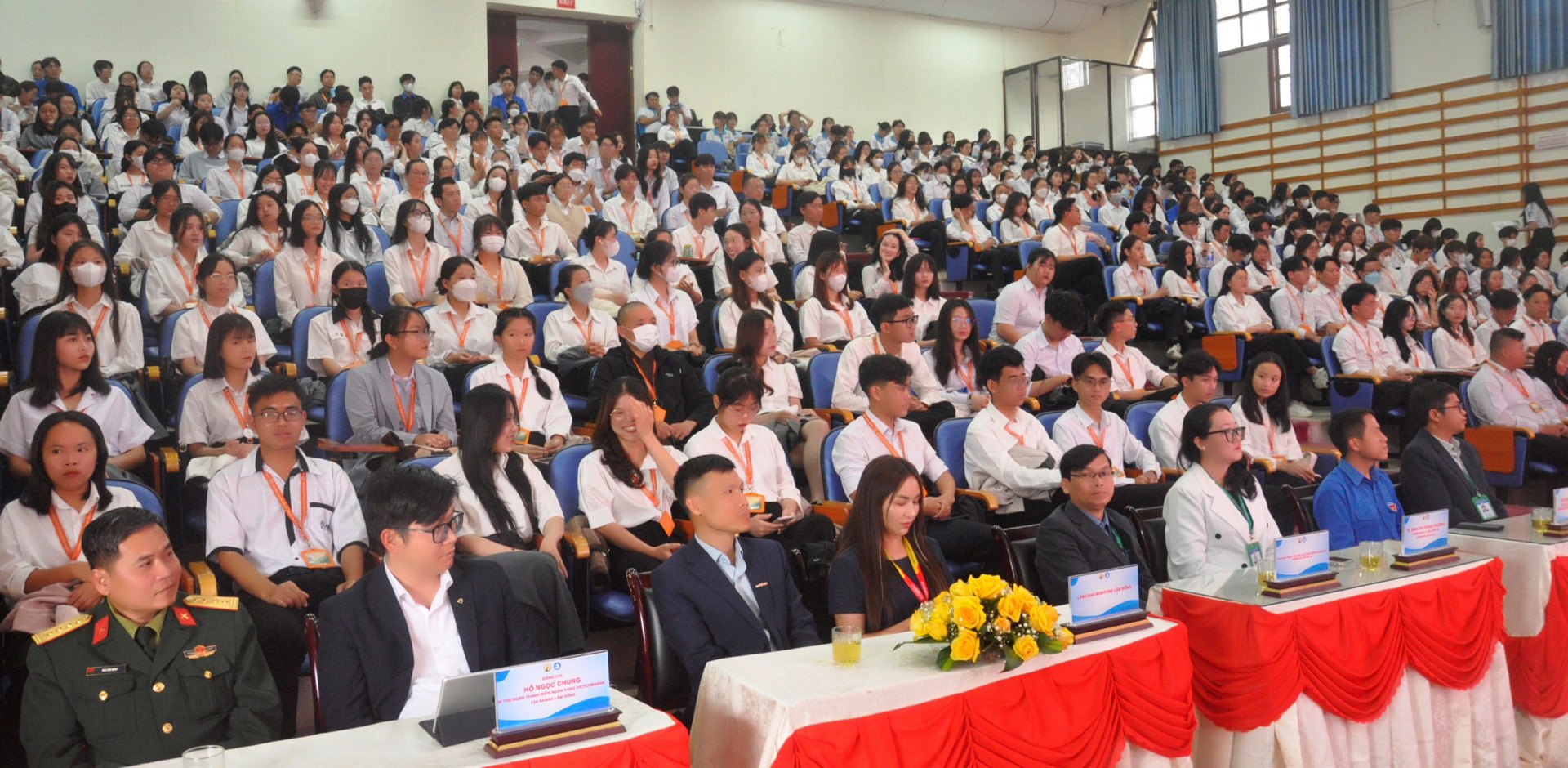 Đông đảo sinh viên Trường Đại học Đà Lạt đến tham dự lễ kỷ niệm 