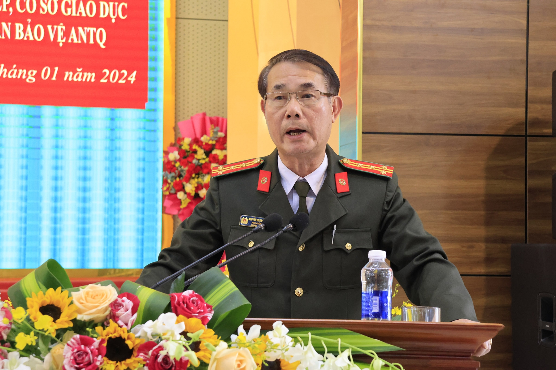Đại tá Nguyễn Quang Thống - Phó Giám đốc Công an tỉnh phát biểu tại hội nghị