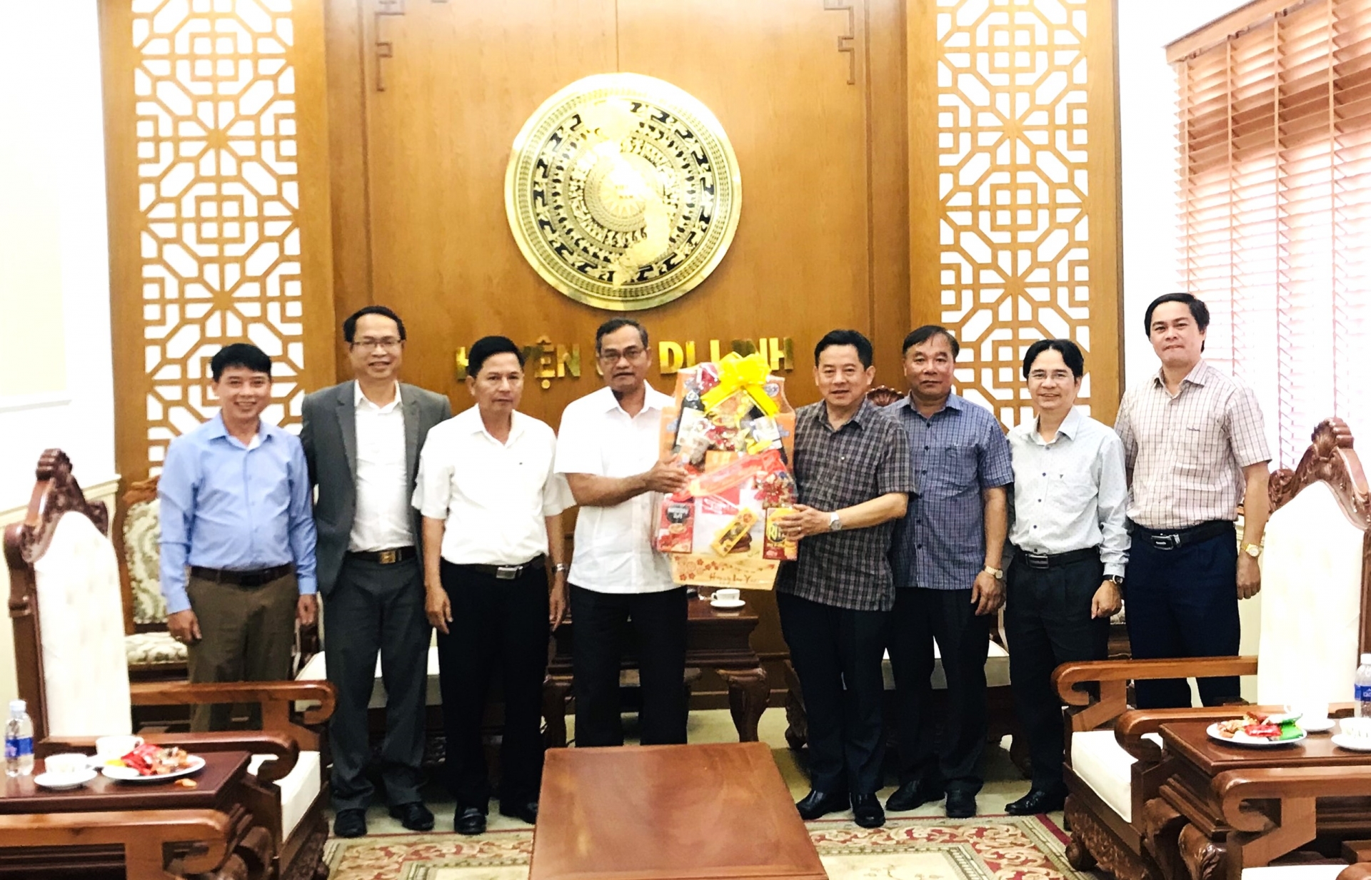 Chủ tịch UBND TP Bảo Lộc Nguyễn Văn Phương và đoàn công tác thăm, chúc tết Huyện ủy Di Linh