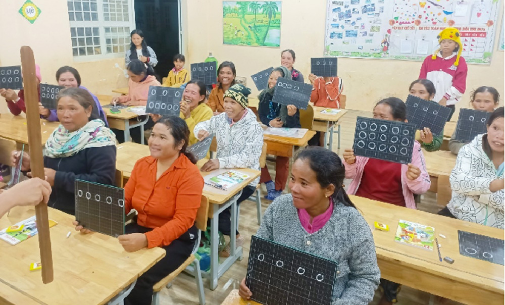 Các lớp xóa mù chữ được tổ chức từ nguồn kinh phí của chương trình xây dựng nông thôn mới