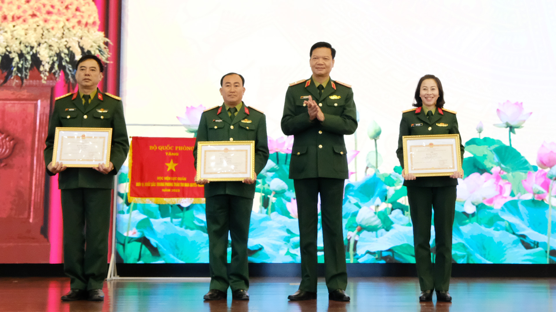 Khen thưởng các tập thể và cá nhân thuộc Học viện Lục quân có thành tích xuất sắc 
trong phong trào thi đua năm 2023