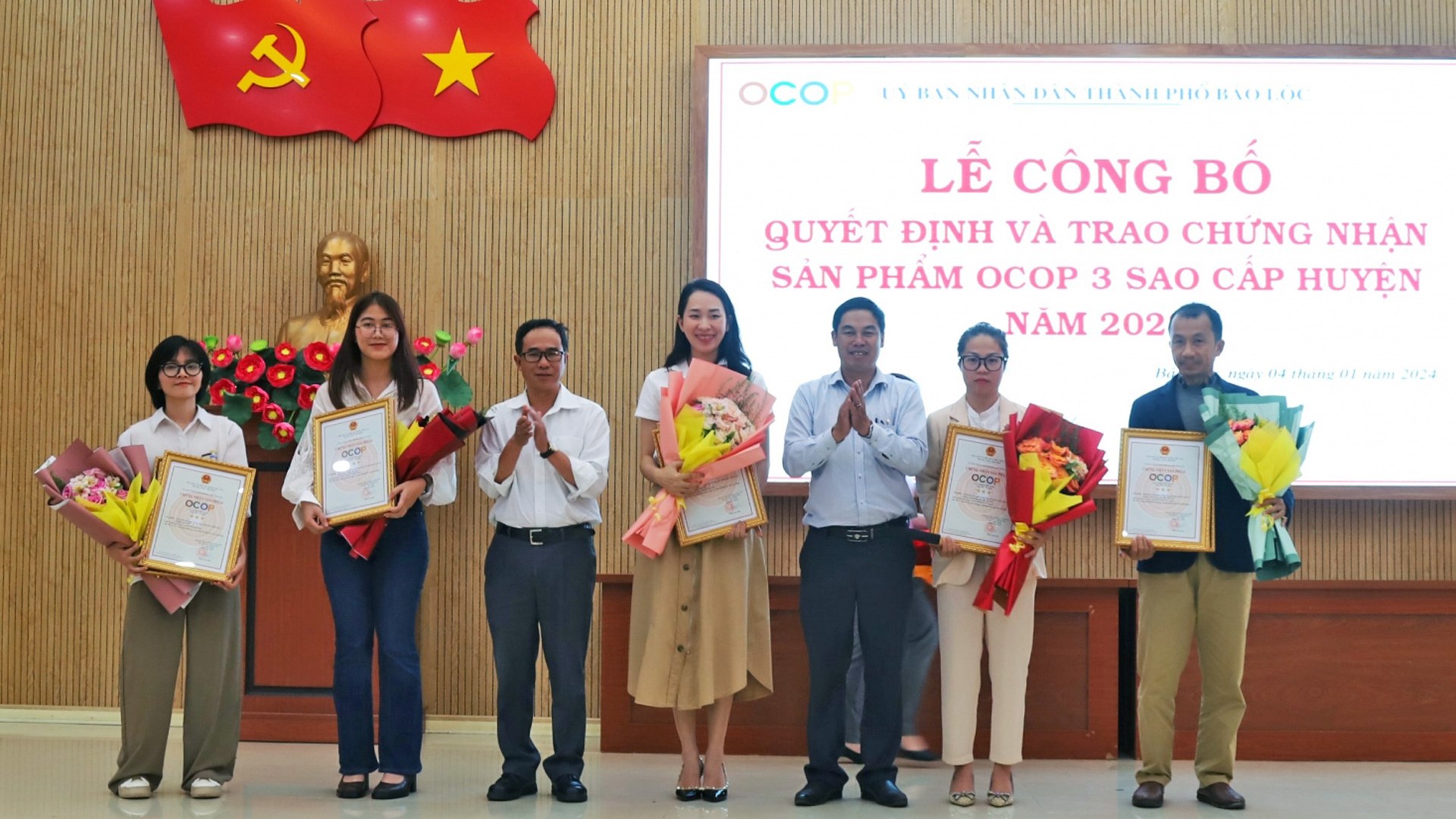 Bảo Lộc: 13 sản phẩm nông nghiệp được trao chứng nhận OCOP 3 sao
