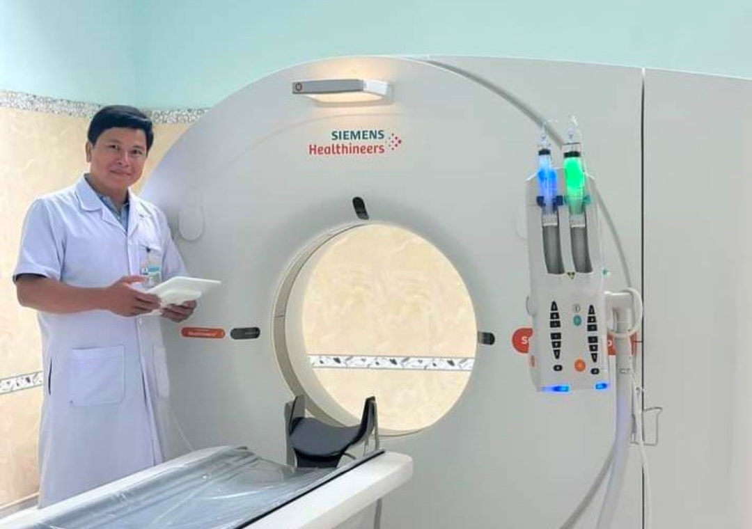 Hệ thống máy CT 128 lát hiện đại vừa được đầu tư tại Bệnh viện II Lâm Đồng chính thức đưa vào vận hành khám chữa bệnh, chăm sóc sức khỏe cho Nhân dân