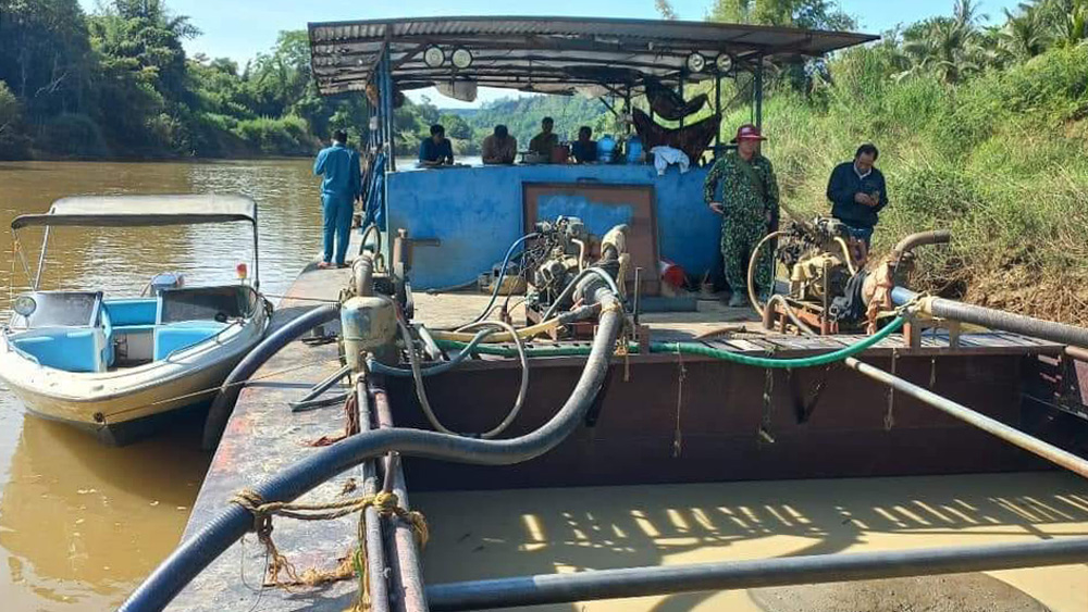 Cát Tiên: Tạm giữ tàu khai thác cát trái phép trên sông Đồng Nai