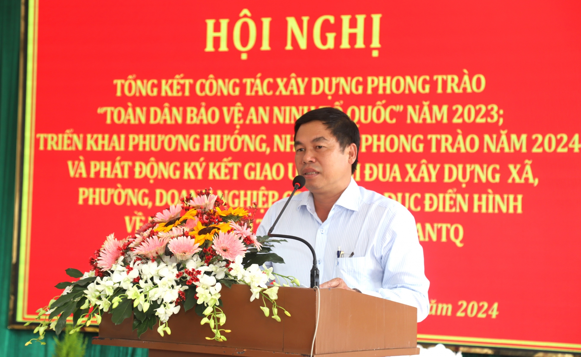 Đồng chí Nghiêm Xuân Đức - Phó Bí thư Thường trực Thành ủy, Chủ tịch HĐND TP Bảo Lộc phát biểu chỉ đạo tại hội nghị