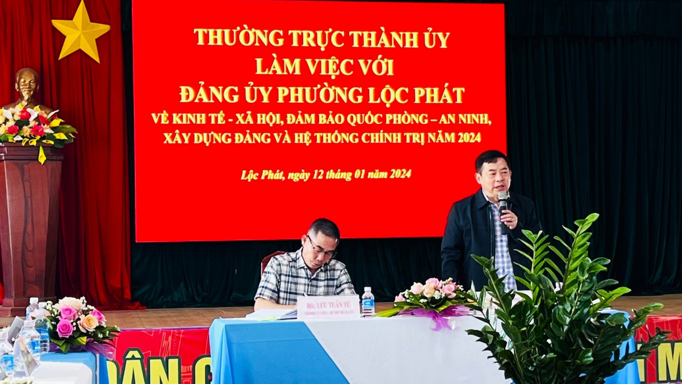 Đồng chí Nguyễn Văn Phương - Phó Bí thư Thành ủy, Chủ tịch UBND TP Bảo Lộc phát biểu chỉ đạo tại buổi làm việc với phường Lộc Phát