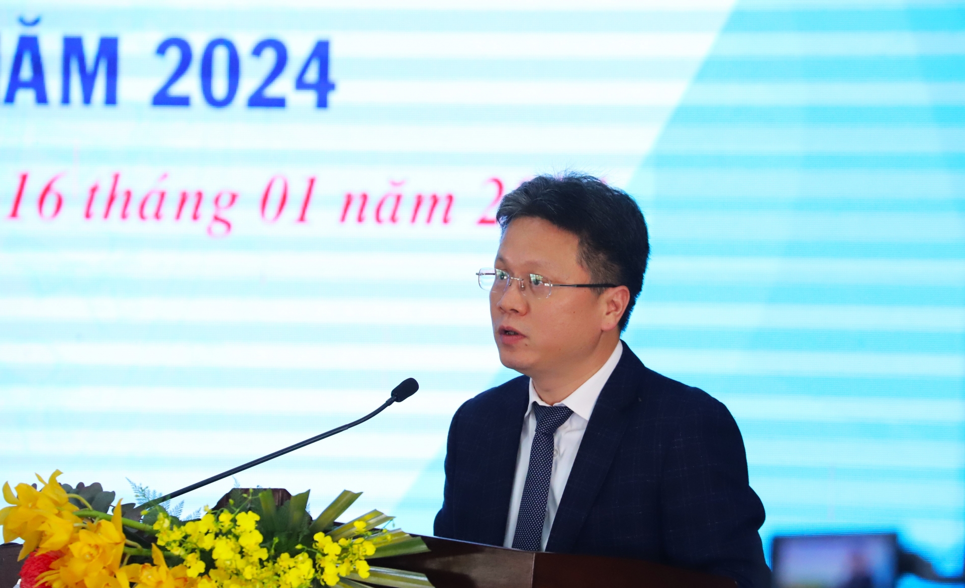 Đồng chí Nguyễn Tiến Mạnh – Phó Tổng giám đốc TKV phát biểu chỉ đạo tại hội nghị 