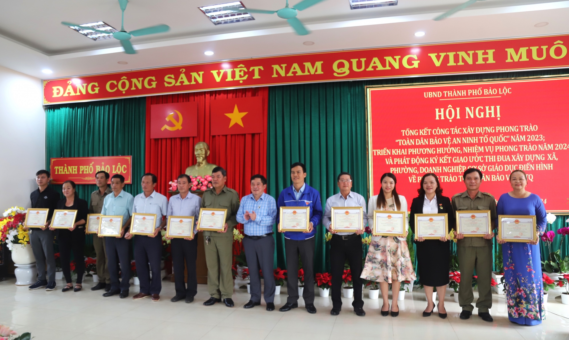 Các tập thể, cá nhân nhận khen thưởng của Chủ tịch UBND TP Bảo Lộc