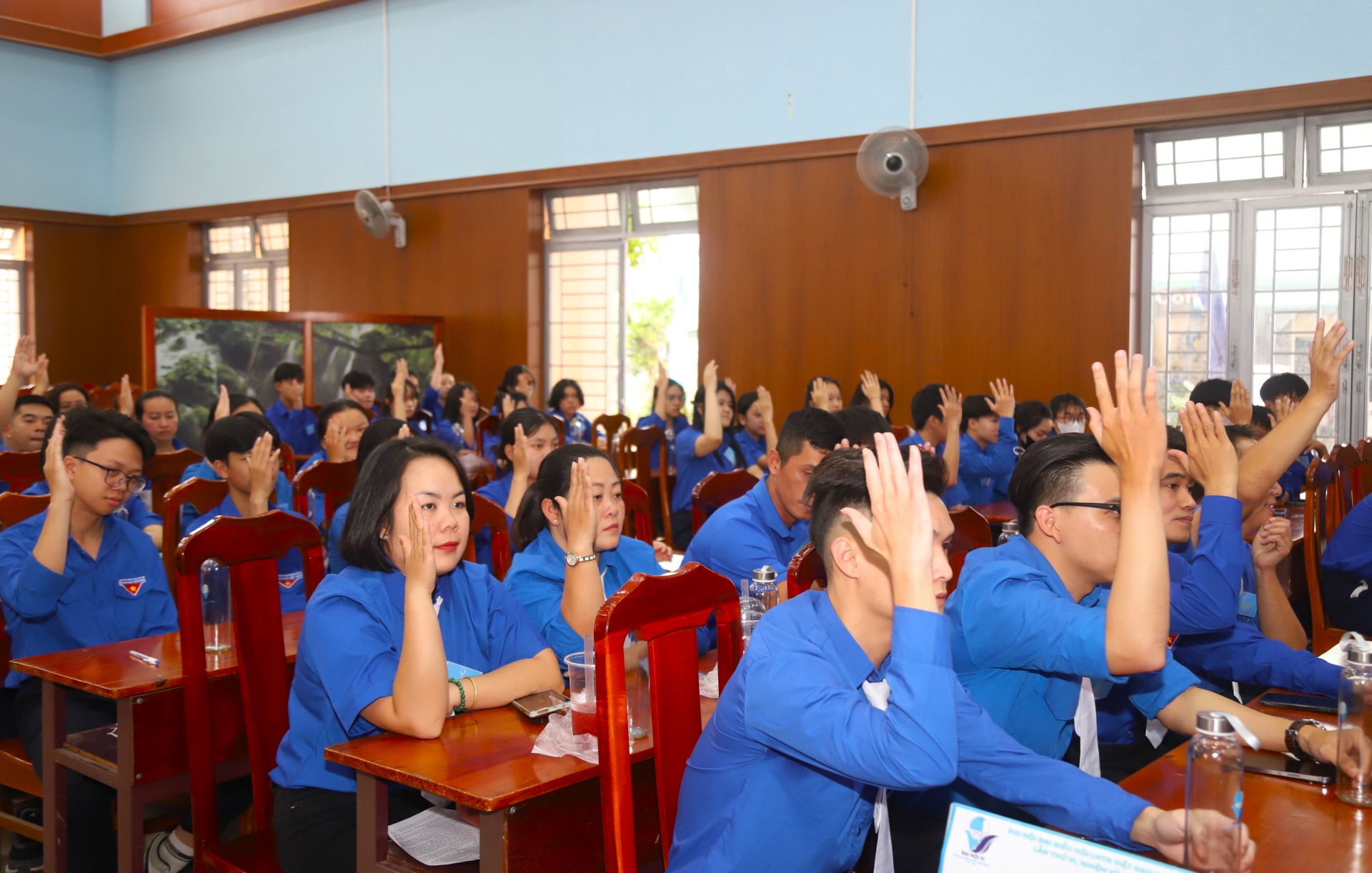Đại biểu biểu quyết bầu Ban Chấp hành Hội LHTN Việt Nam Phường 1 khóa VI, nhiệm kỳ 2024 - 2029