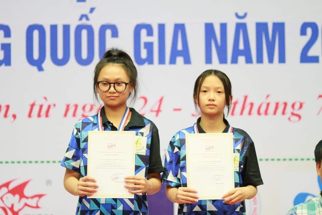 Hai chị em Vân Chi – Vân Linh vô địch nội dung đôi nữ lứa tuổi U12-13 tại Giải vô địch bóng bàn trẻ, thiếu niên, nhi đồng quốc gia năm 2023.