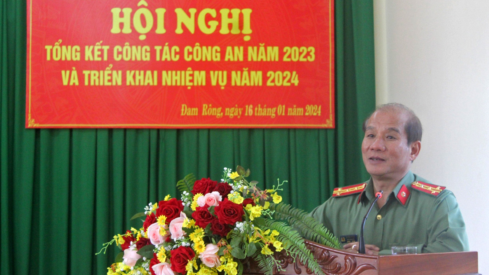Đại tá Lê Hồng Phong - Phó Giám đốc Công an tỉnh phát biểu chỉ đạo tại hội nghị