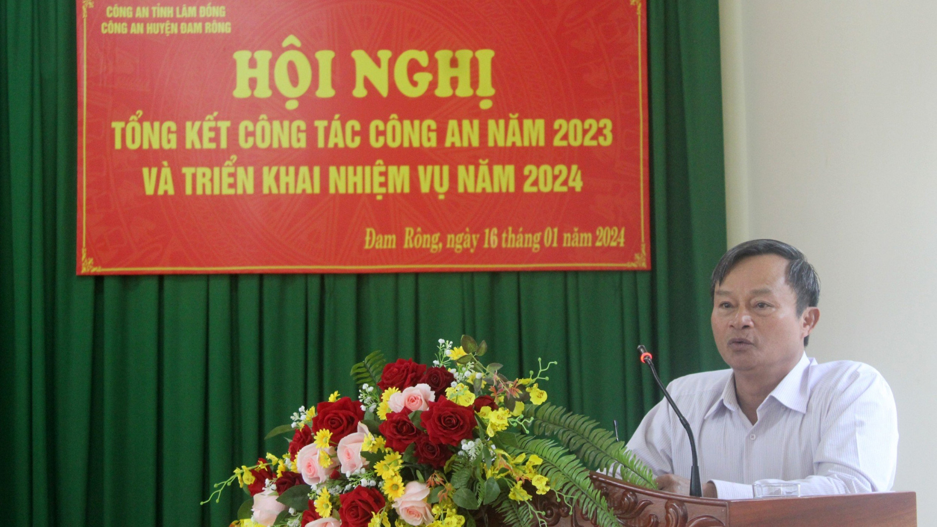 Đồng chí Trương Hữu Đồng - Chủ tịch UBND huyện Đam Rông phát biểu tại hội nghị