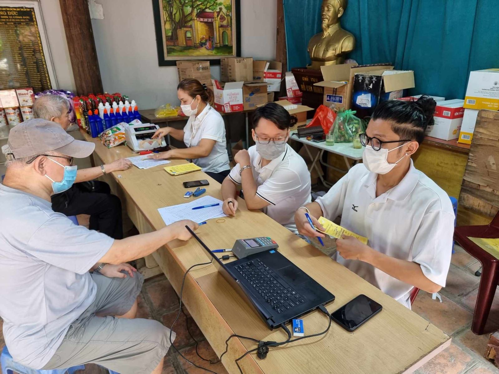 Phát lương hưu tại một điểm chi trả tại Hà Nội