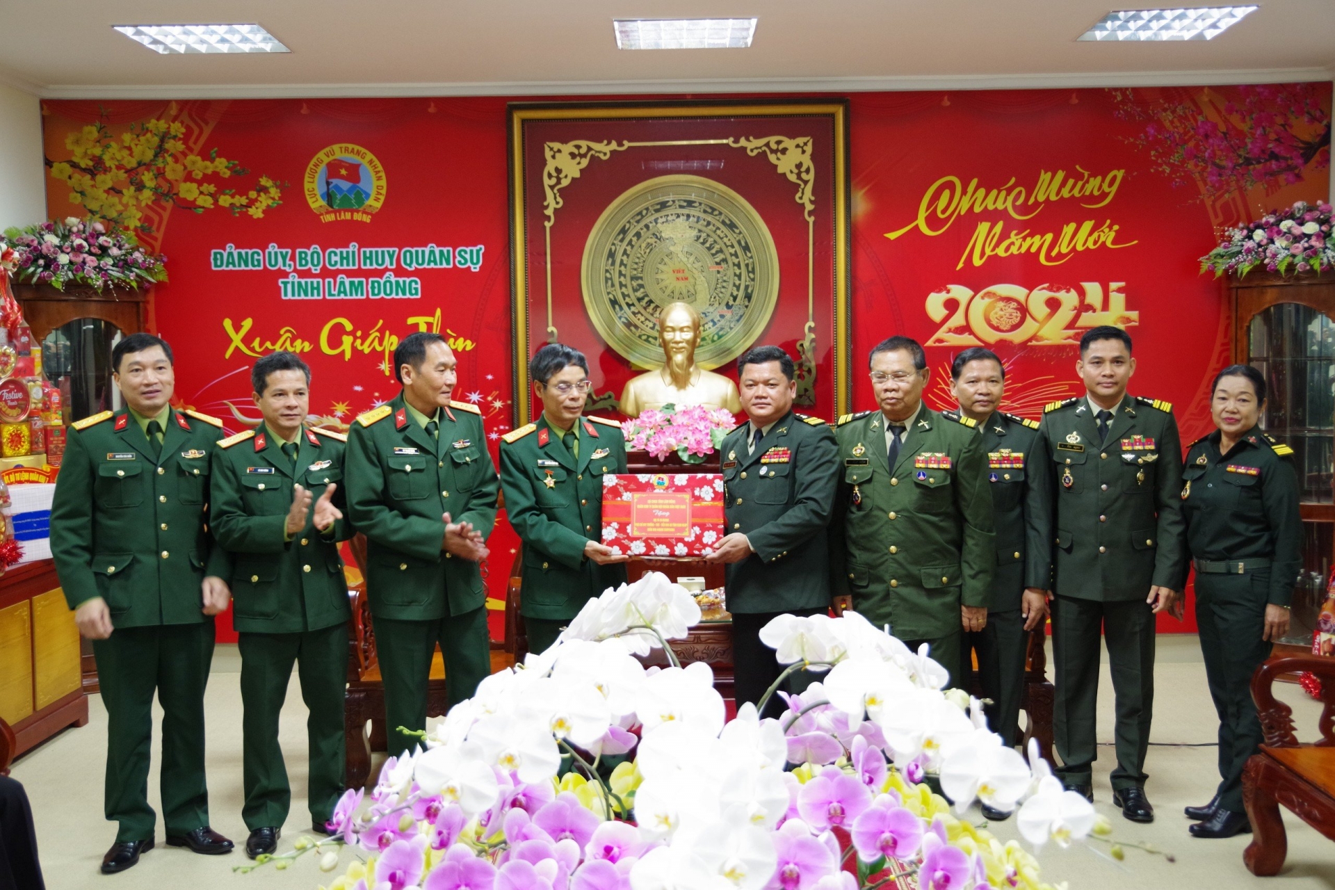 Tiểu khu Quân sự tỉnh Siem Reap thăm, chúc Tết lực lượng vũ trang Lâm Đồng