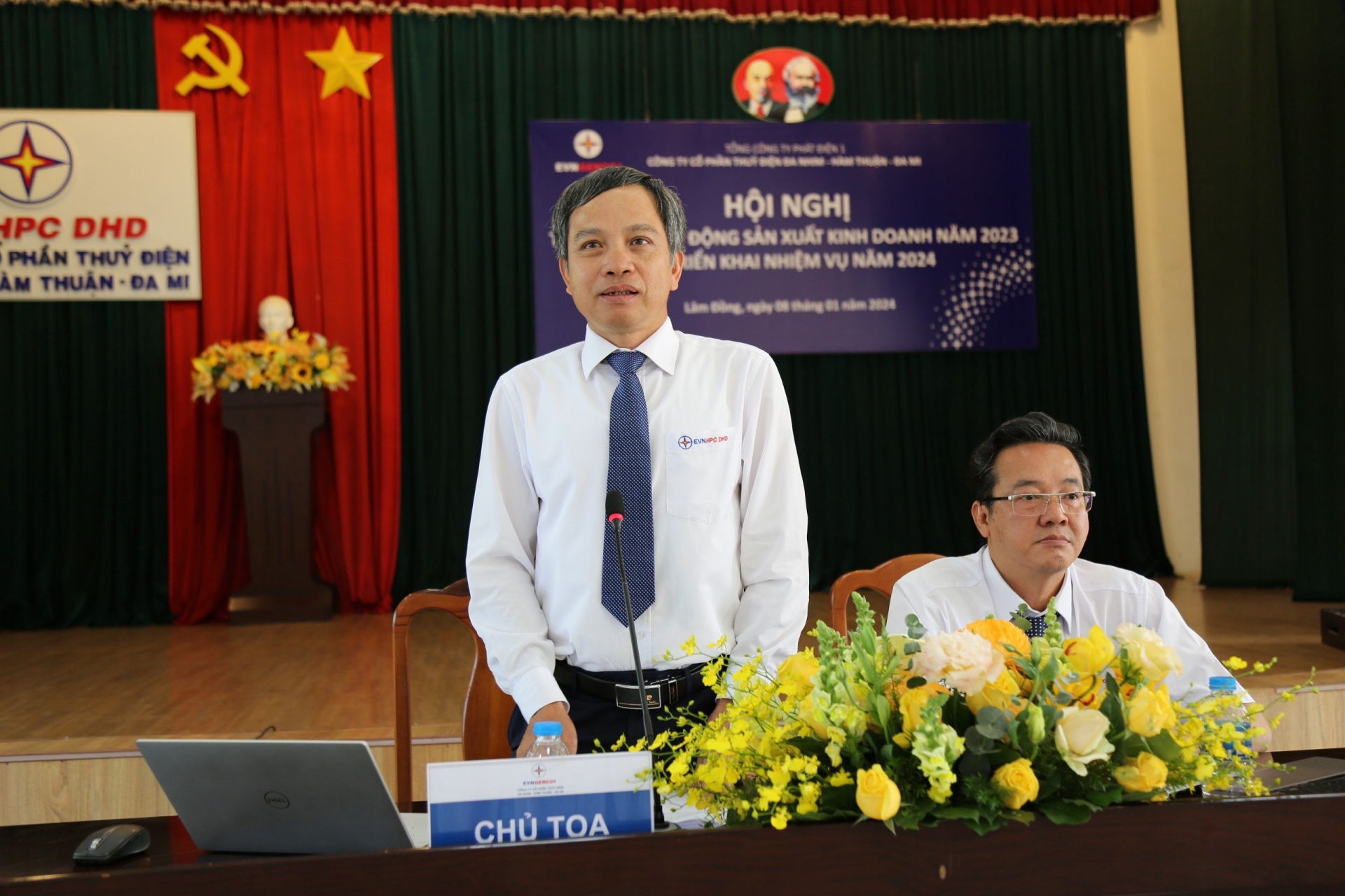 Ông Lê Văn Quang - Chủ tịch Hội đồng quản trị và ông Đặng Văn Cường - Tổng giám đốc đồng chủ trì Hội nghị
