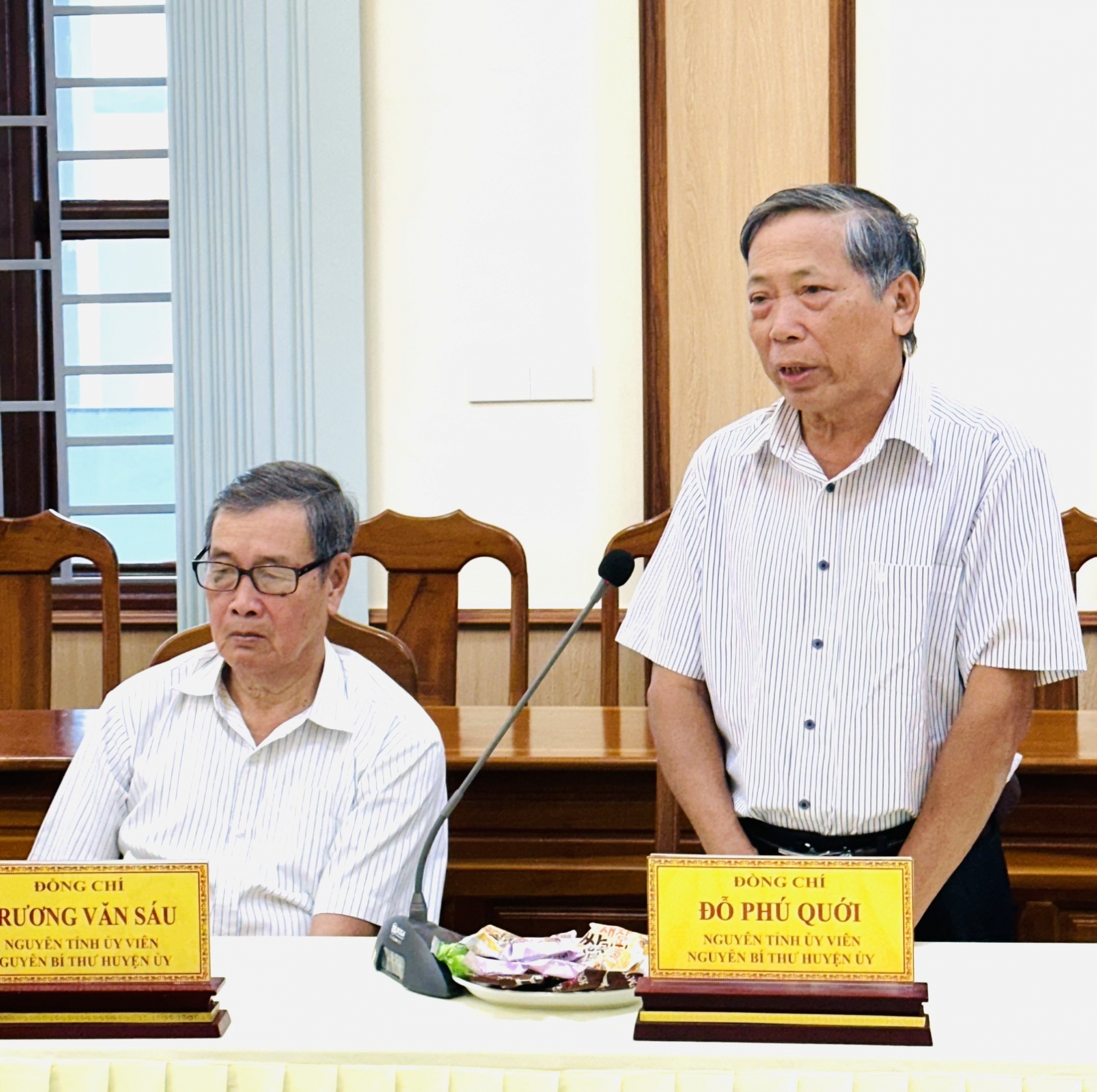 Đồng chí Đỗ Phú Quới - Nguyên Bí thư Huyện ủy Đạ Tẻh chia sẻ ý kiến tâm huyết tại buổi gặp mặt 