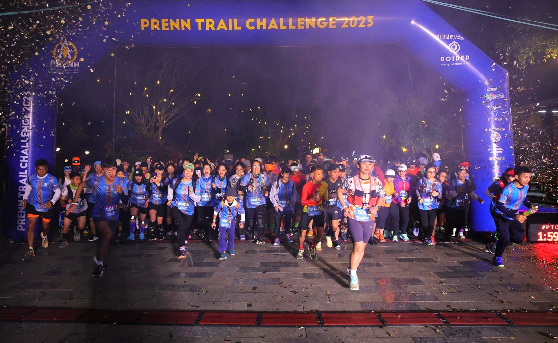 Trao giải cho các vận động viên về đầu tại Giải chạy địa hình Prenn Trail Chalenge 2023