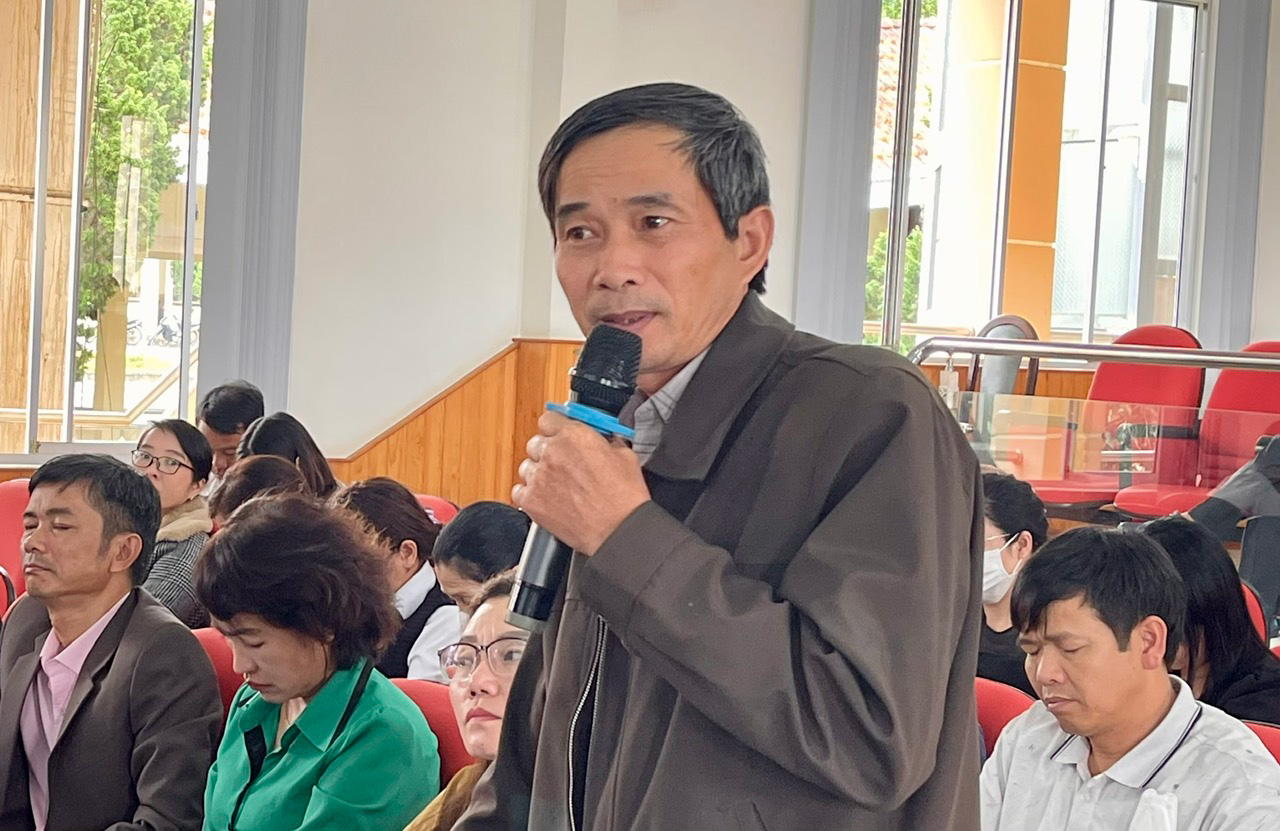 Ông Phùng Xuân Bách – Phó Giám đốc phụ trách Trung tâm Kiểm soát bệnh tật Lâm Đồng ý kiến về công tác phối hợp trong phòng chống dịch bệnh tại địa phương