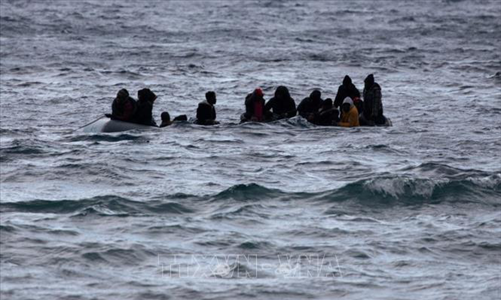 Người di cư từ các nước châu Phi được giải cứu ngoài khơi đảo Lesbos (Hy Lạp), sau khi vượt biển Aegean từ Thổ Nhĩ Kỳ