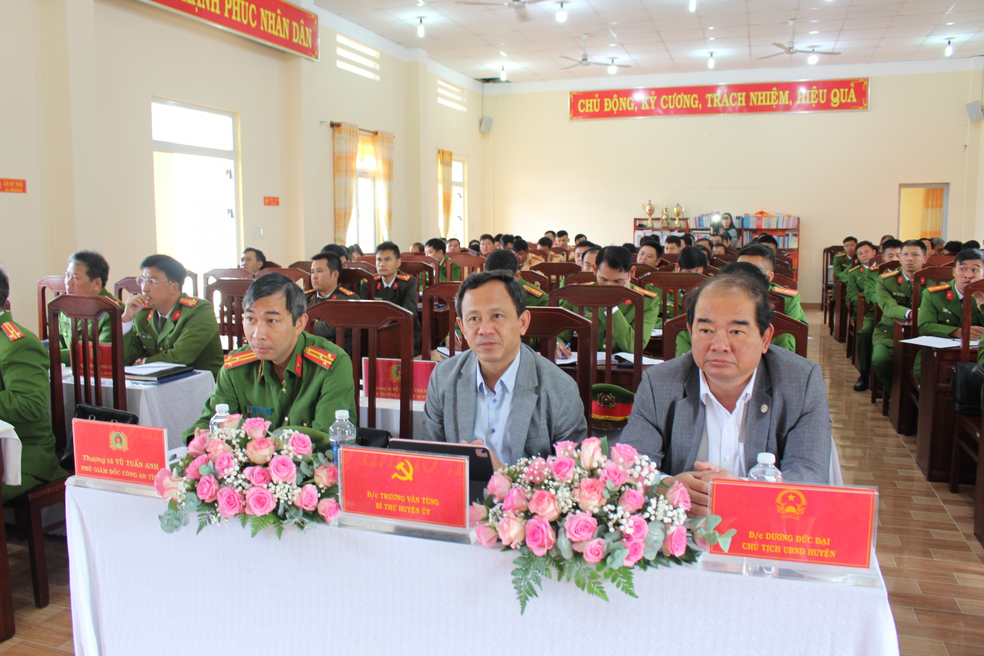 Lãnh đạo Công an tỉnh, Lãnh đạo huyện Đơn Dương tham dự hội nghị