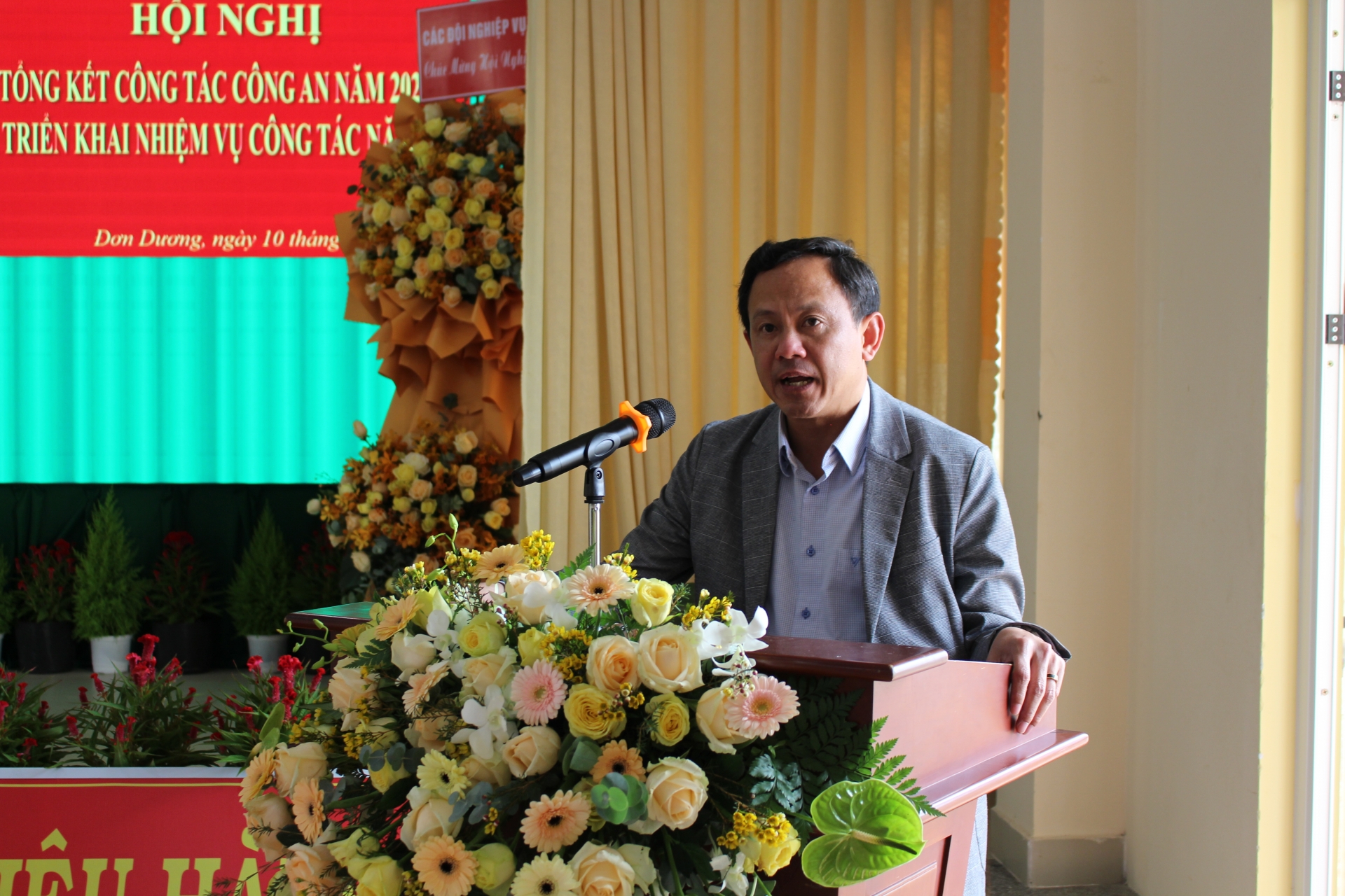 Bí thư Huyện ủy Trương Văn Tùng phát biểu chỉ đạo tại hội nghị