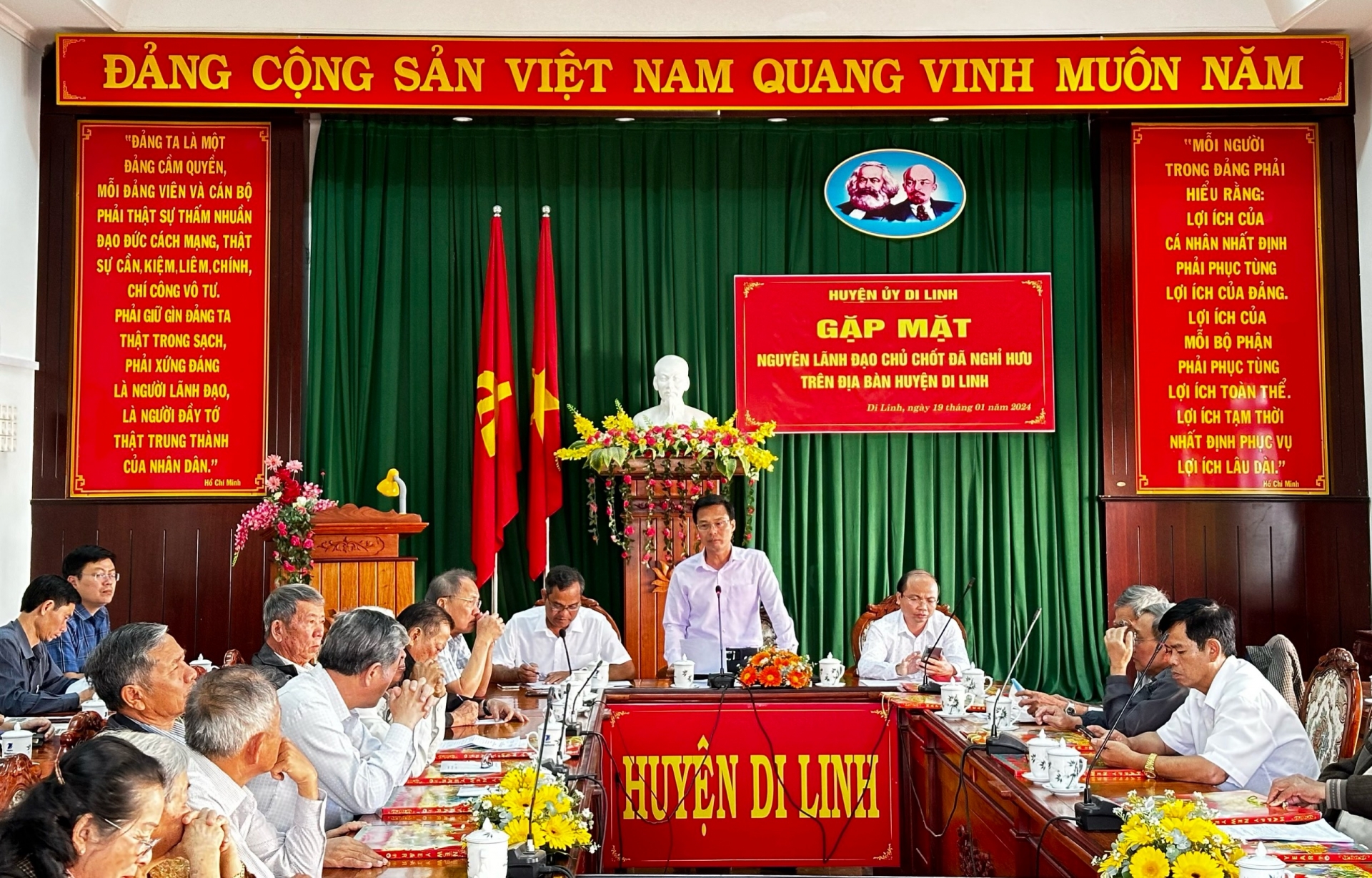 Huyện Di Linh gặp mặt nguyên lãnh đạo huyện qua các thời kỳ