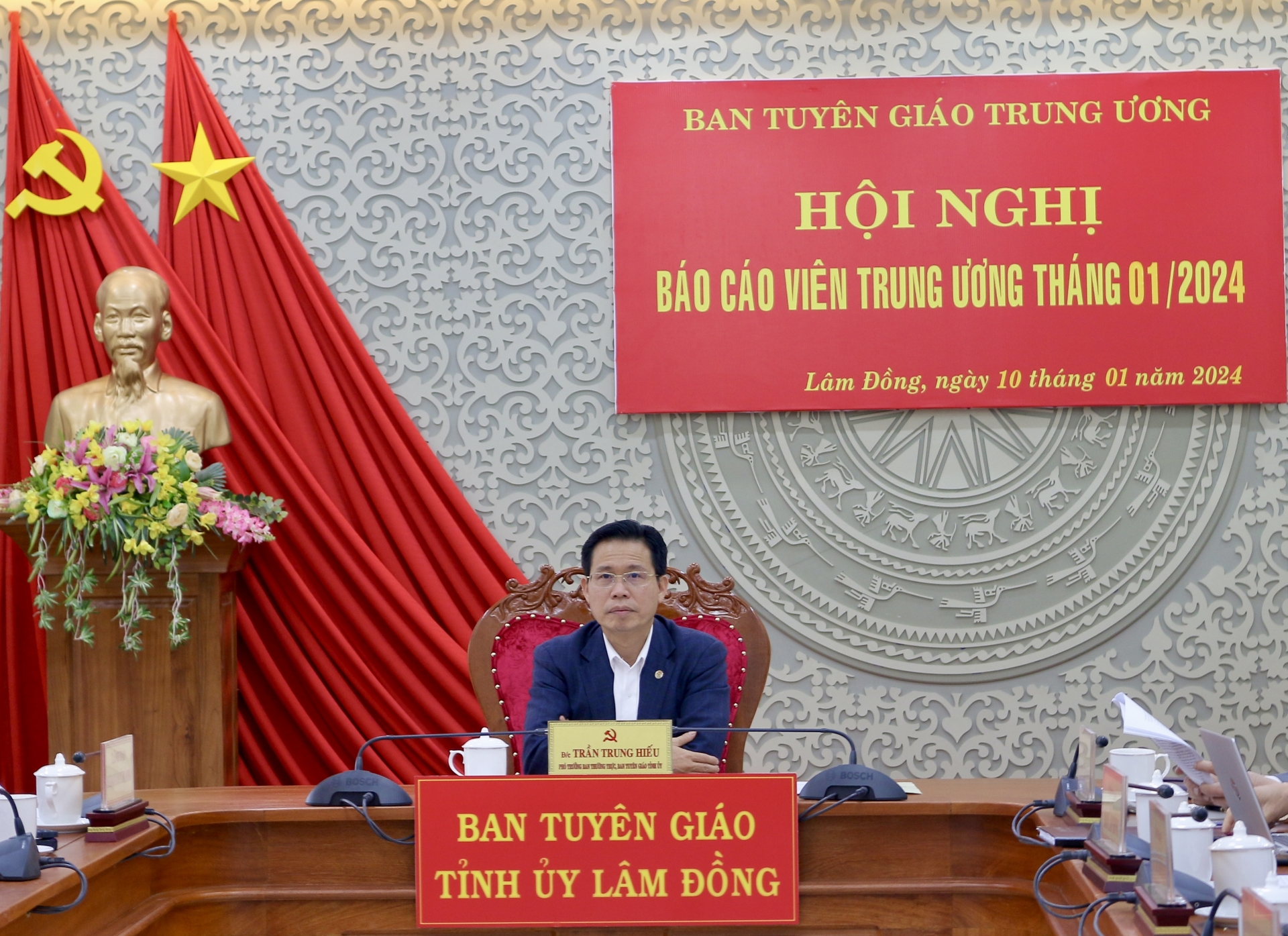 Đồng chí Trần Trung Hiếu – Phó Trưởng ban Thường trực Ban Tuyên giáo Tỉnh ủy chủ trì hội nghị tại điểm cầu Lâm Đồng