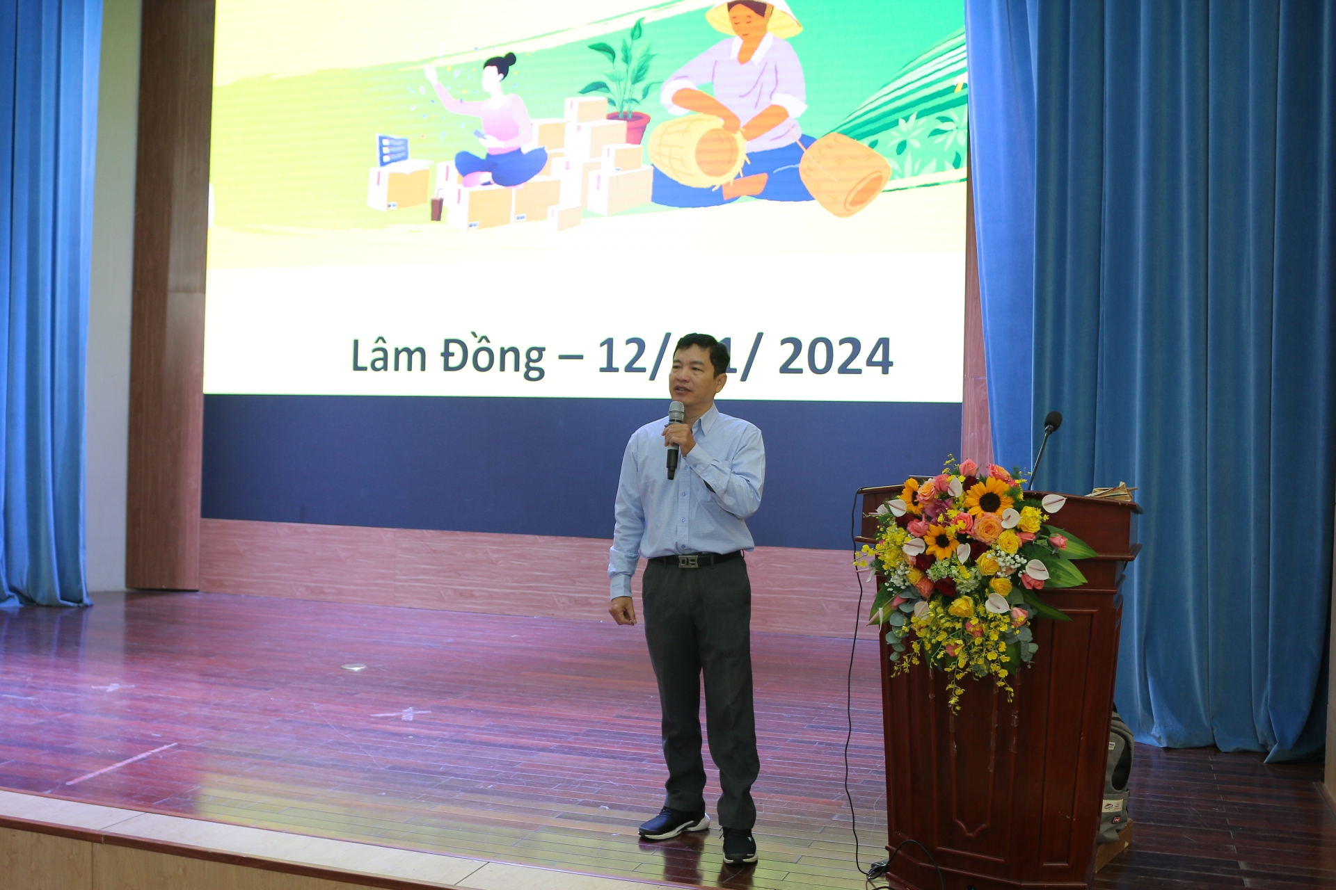 Chuyên gia, giảng viên có kinh nghiệm đến từ Công ty TNHH Quốc tế Unilerver Việt Nam truyền đạt những kiến thức khởi sự kinh doanh về phát triển mô hình kinh tế tại gia
