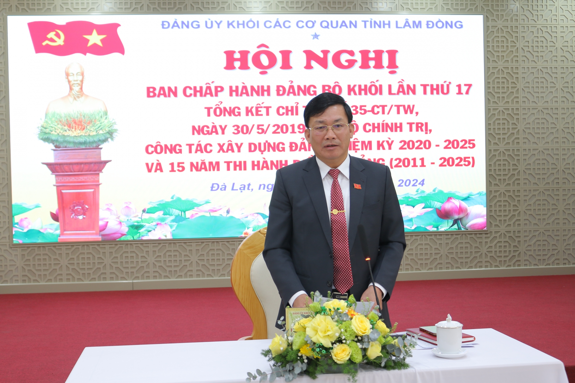 Đồng chí Hoàng Thanh Hải - Bí thư Đảng ủy Khối các cơ quan tỉnh phát biểu kết luận hội nghị