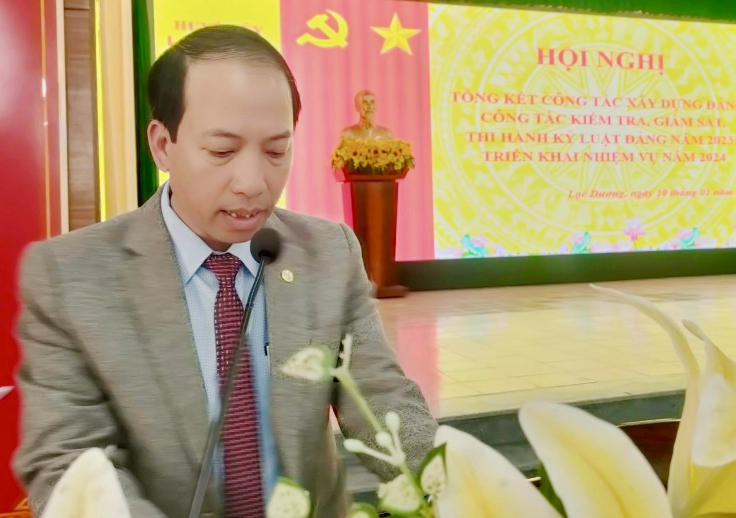 Đồng chí Sử Thanh Hoài – Bí thư Huyện ủy, Chủ tịch HĐND huyện phát biểu chỉ đạo hội nghị
