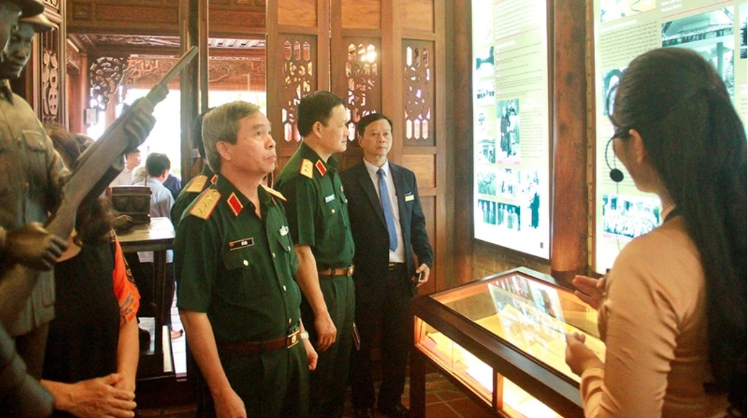 Bảo tàng Ðại tướng Nguyễn Chí Thanh trưng bày gần 400 tài liệu, hiện vật, hình ảnh về cuộc đời và sự nghiệp hoạt động cách mạng của Ðại tướng