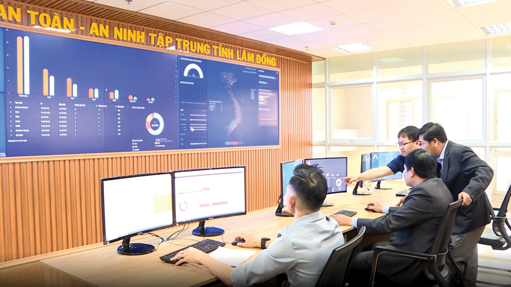 Trung tâm Giám sát an toàn an ninh tập trung tỉnh Lâm Đồng vừa chính thức khai trương và vận hành