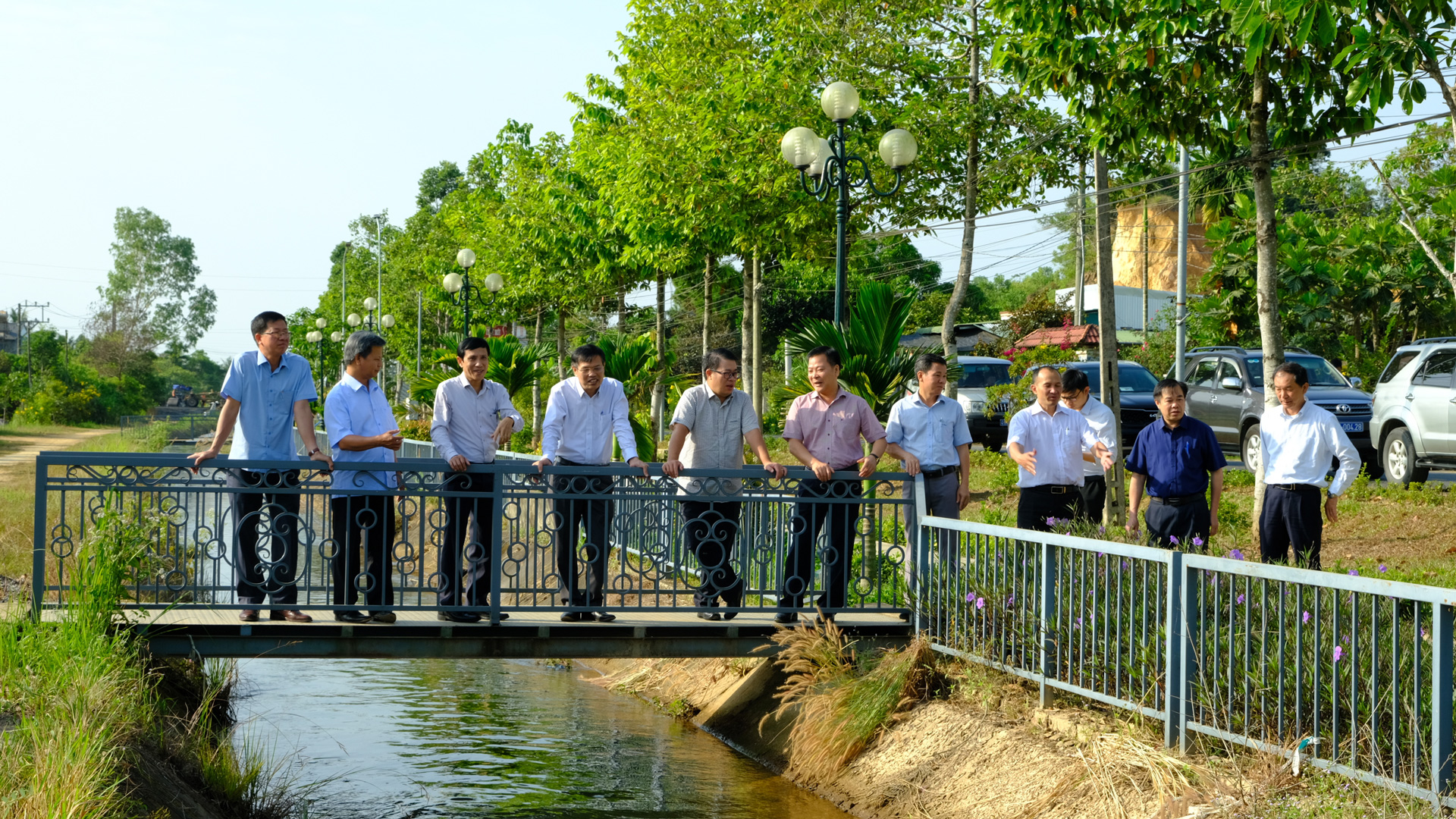 Đồng chí Nguyễn Ngọc Phúc - Phó Chủ tịch UBND tỉnh đã đi kiểm tra thực tế khả năng tưới tiêu của hệ thống kênh, mương, hồ Đạ Tẻh