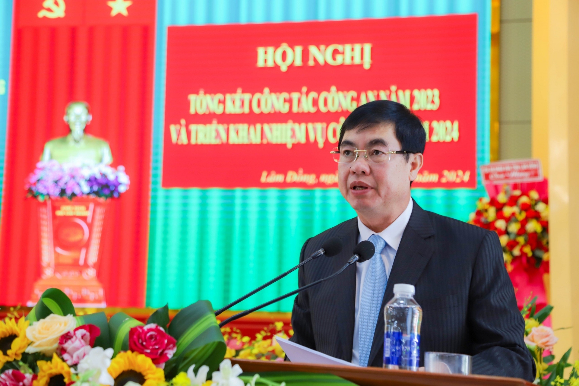 Đồng chí Trần Đình Văn - Phó Bí thư thường trực tỉnh ủy phát biểu chỉ đạo tại hội nghị