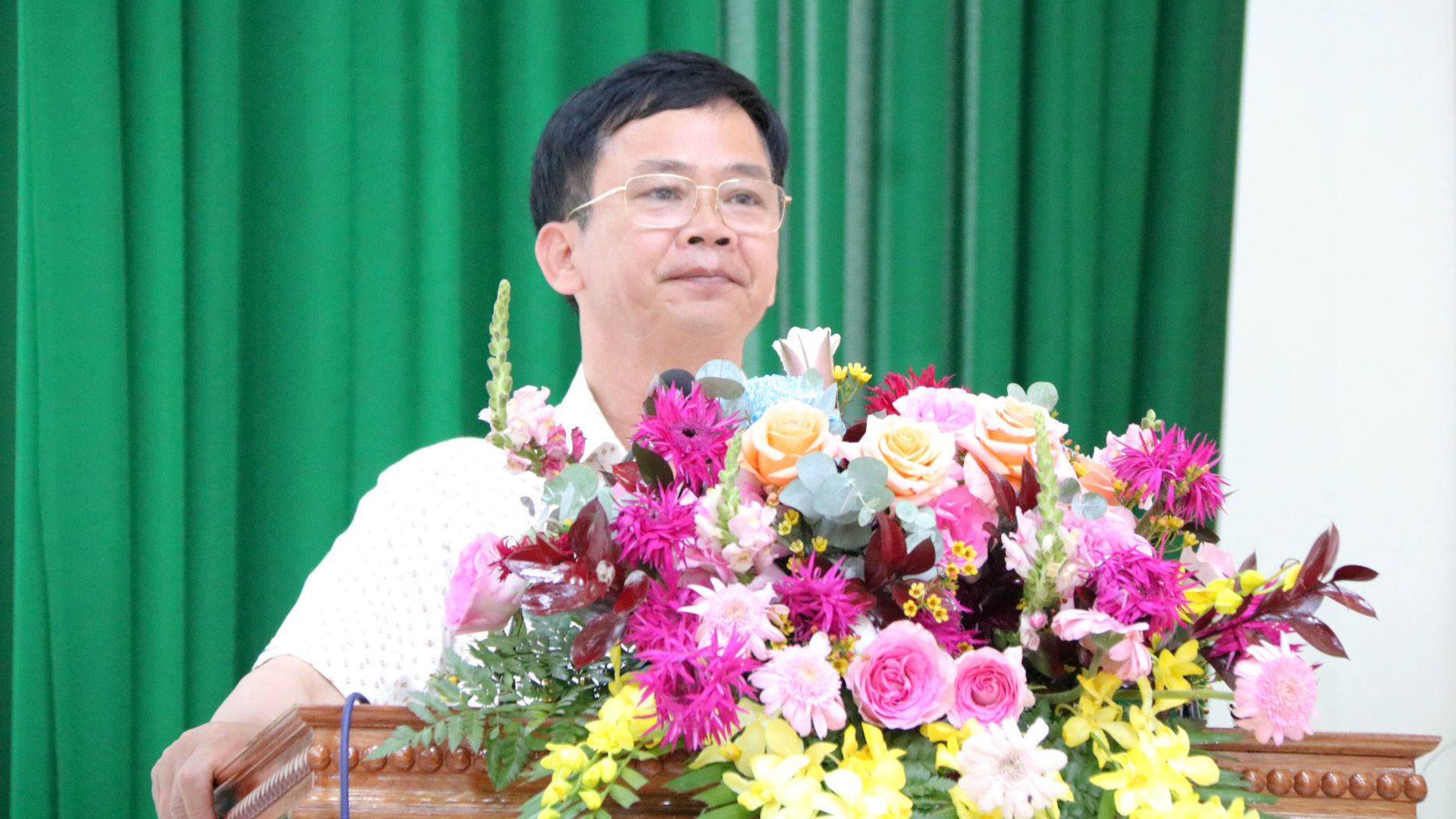 Đồng chí Nguyễn Văn Sơn - Bí thư Huyện ủy Lâm Hà phát biểu tại hội nghị