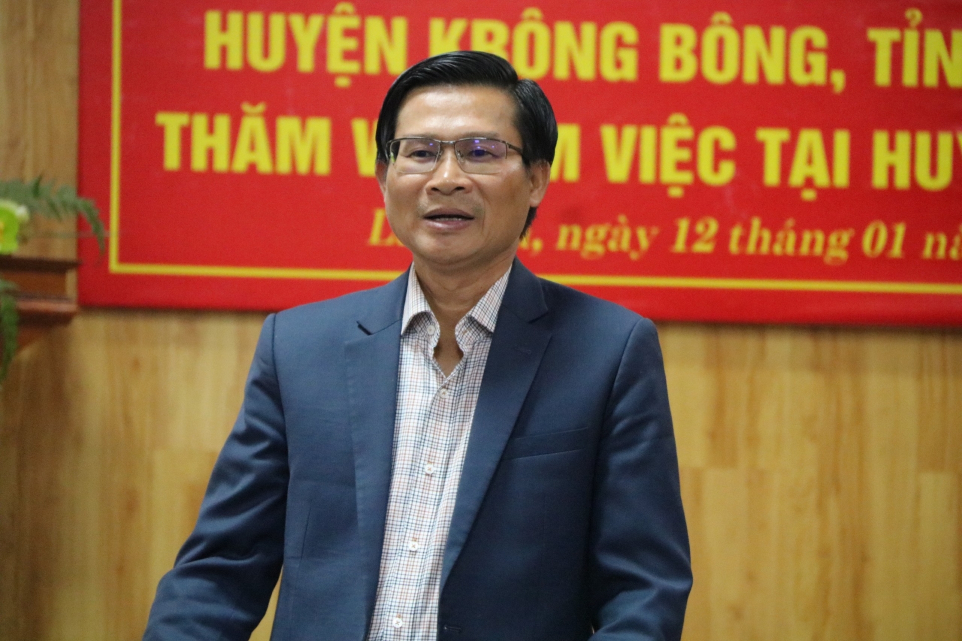 Đồng chí Nguyễn Ngọc Pháp - Phó Chủ tịch UBND huyện Krông Bông phát biểu tại buổi làm việc