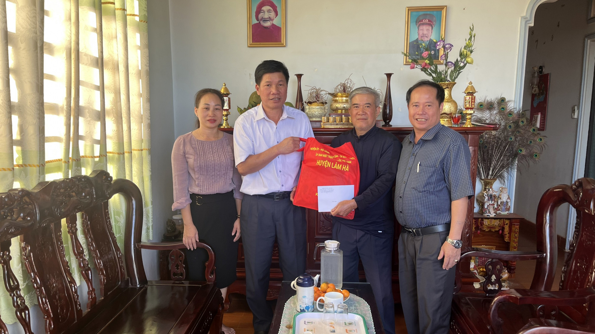 Lãnh đạo huyện Lâm Hà thăm, chúc tết các gia đình chính sách, người có công và cơ sở tôn giáo