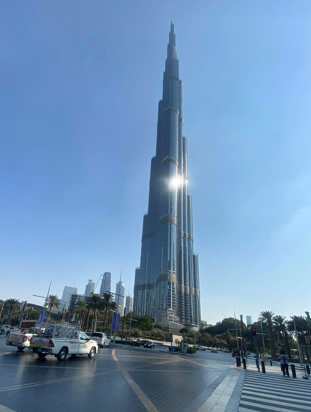 Tòa tháp Burj Khalifa cao 828m ở trung tâm Dubai