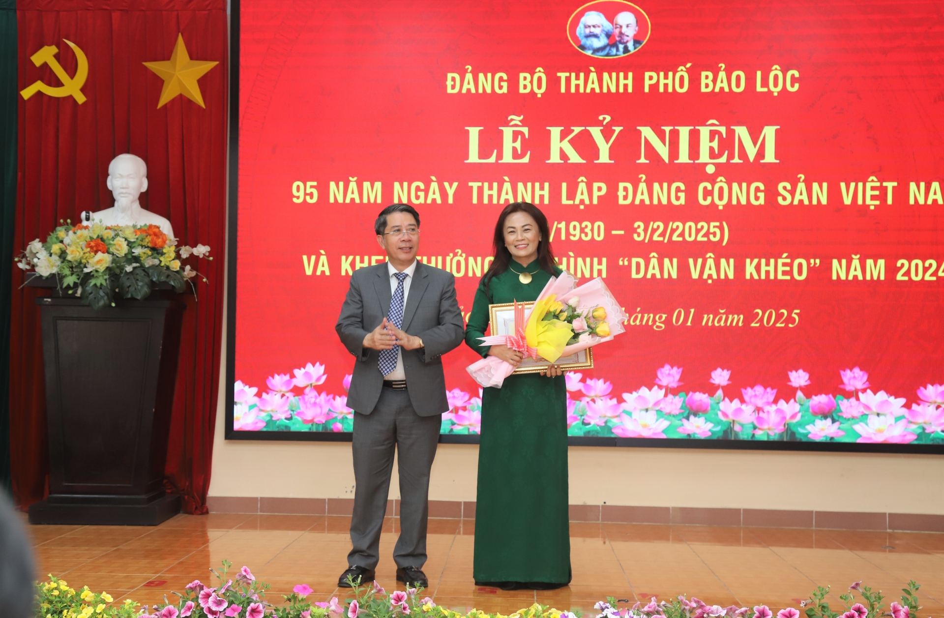 Khen thưởng Mô hình dân vận khéo