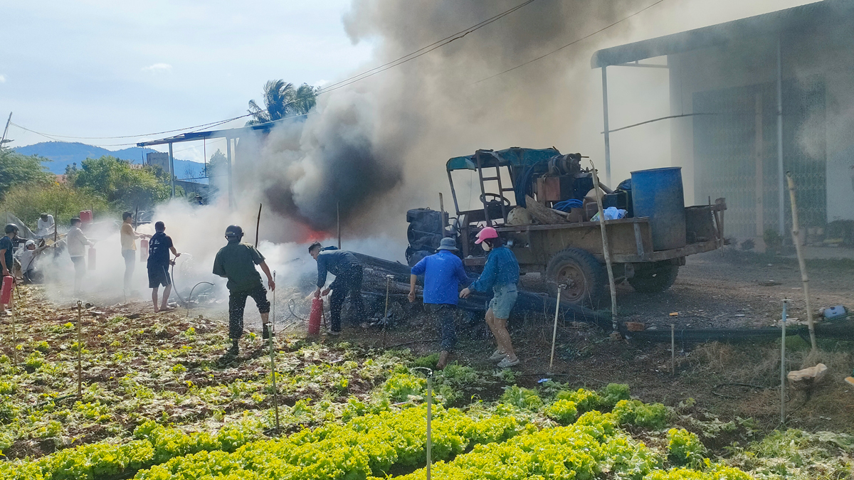 Đức Trọng: Kho phế liệu bất ngờ bốc cháy, cảnh báo người dân đề phòng cháy nổ dịp Tết