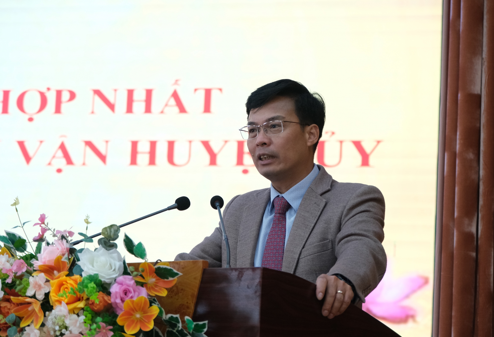 Đồng chí Đinh Văn Tuấn - Bí thư Huyện ủy, Chủ tịch HĐND huyện Di Linh phát biểu giao nhiệm vụ tại hội nghị