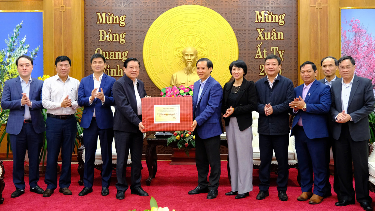 Trưởng Ban Nội chính Trung ương thăm, chúc Tết Ban Thường vụ Tỉnh uỷ và các cơ quan khối Nội chính tỉnh Lâm Đồng