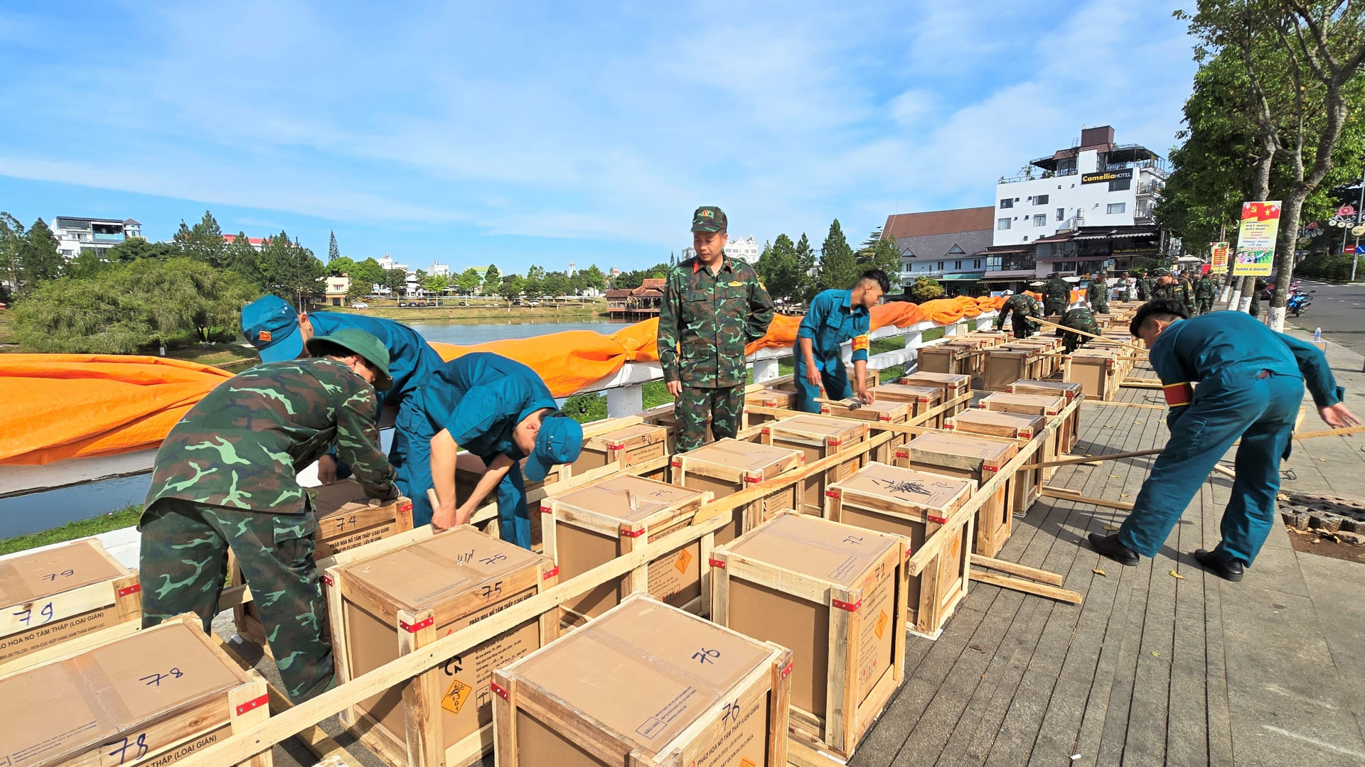 Bảo Lộc và Bảo Lâm sẵn sàng cho màn bắn pháo hoa đêm Giao thừa chào đón năm mới Ất Tỵ 2025