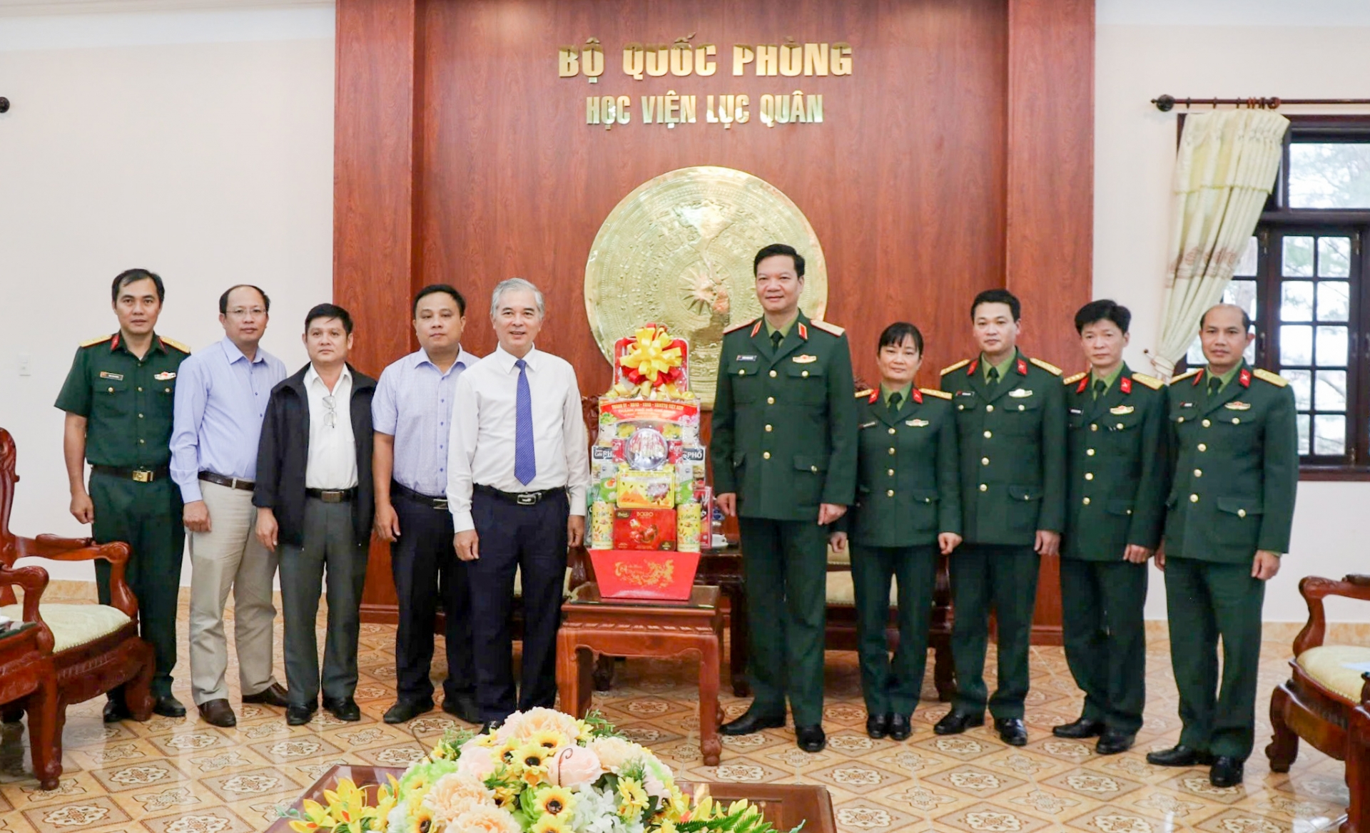 Đoàn công tác TP Hồ Chí Minh thăm, chúc Tết Học viện Lục quân